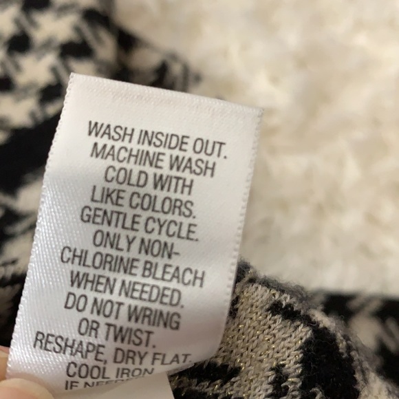 Apt. 9 Black and White Print Sweater Size XS - Picture 8 of 8